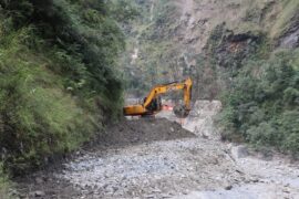 कोरला नाका जोड्ने सडकका विभिन्न खण्डमा मर्मत तीव्र