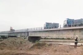 लालबकैया नदीमाथि निर्माणाधीन पुल सञ्चालनको चरणमा