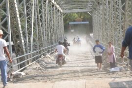 दुई दिनमा आरुघाटस्थित बूढीगण्डकीमा ‘बेलिब्रिज’ जडान, गोरखा र धादिङबीचको सडक पुनः सम्पर्क