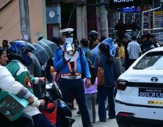 चाडपर्व लक्षित ट्राफिक प्रहरीको सक्रियताः सुरक्षित यात्राका लागि सचेतना
